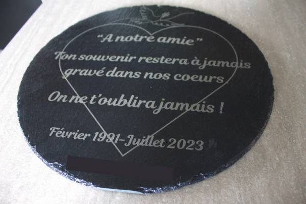 Deuxième image pour Plaque funéraire